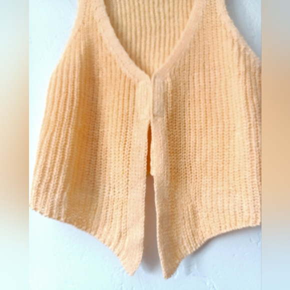 Edit By Nine Peach Knit Sleeveless Top/Vest - Picture 5 of 9